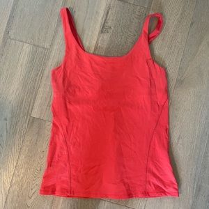 Lululemon tank top with an adjustable band on the inside